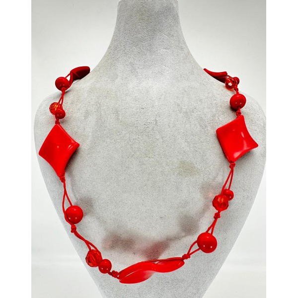 Kırmızı Boncuklu Taşlı Kolye Kırmızı Boncuklu Taşlı Kolye